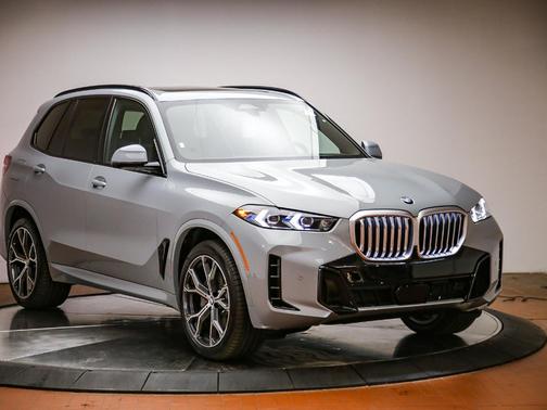 Gray 2026 BMW X7 xDrive40i