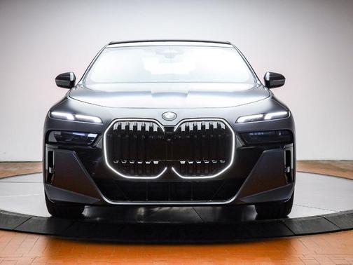 2026 BMW 740 i