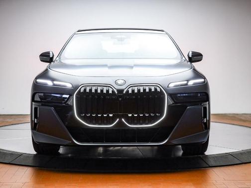 2026 BMW 740 i