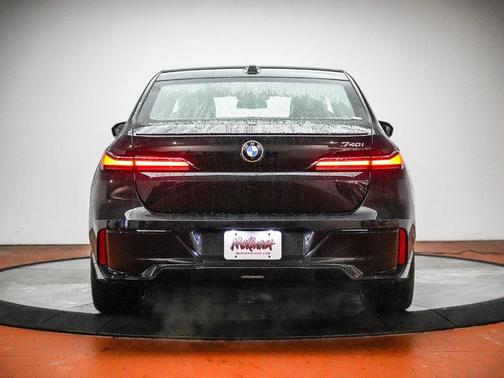2026 BMW 740 i