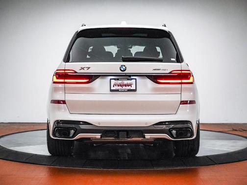 Mineral White Metallic 2026 BMW X7 xDrive40i