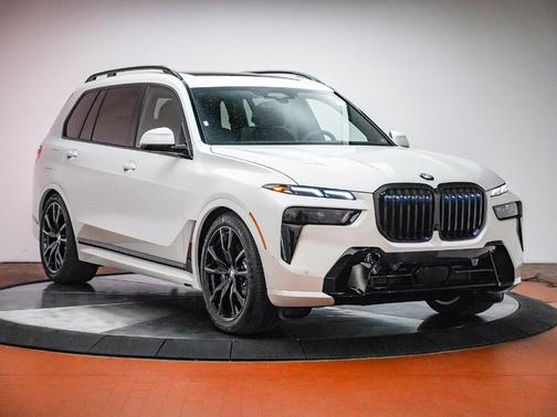 Mineral White Metallic 2026 BMW X7 xDrive40i
