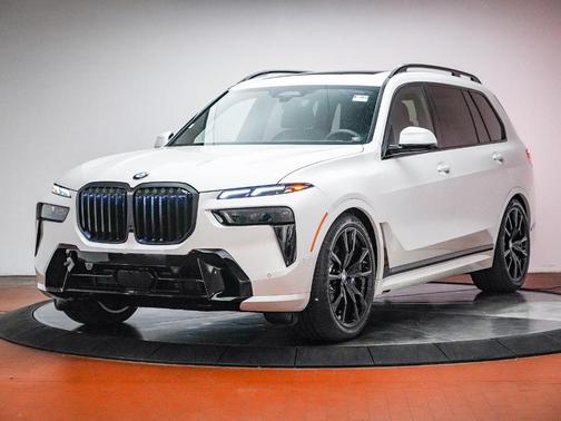 Mineral White Metallic 2026 BMW X7 xDrive40i