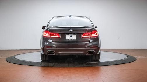 Photo 3 of 25 of 2019 BMW 540 i