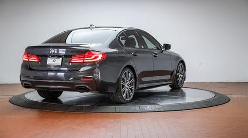 Photo 4 of 25 of 2019 BMW 540 i