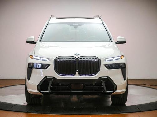 Alpine White 2027 BMW X7 xDrive40i