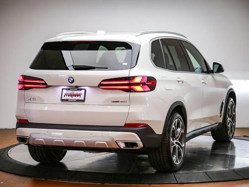 Alpine White 2026 BMW X5 sDrive40i