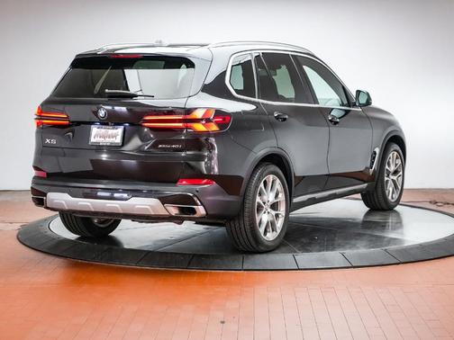 Black Sapphire Metallic 2024 BMW X5 xDrive40i