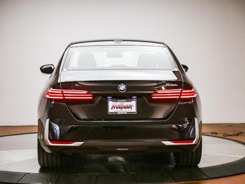 Black Sapphire Metallic 2026 BMW 530 i