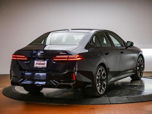 Carbon Black Metallic 2027 BMW 530 i