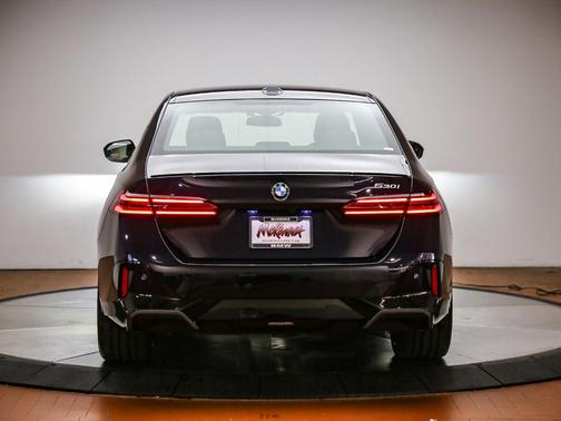 Carbon Black Metallic 2027 BMW 530 i