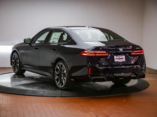 Carbon Black Metallic 2027 BMW 530 i