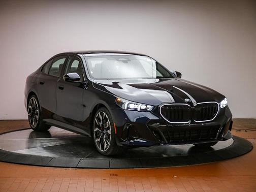Carbon Black Metallic 2027 BMW 530 i