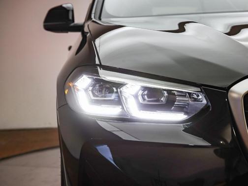 2025 BMW X4 xDrive30i