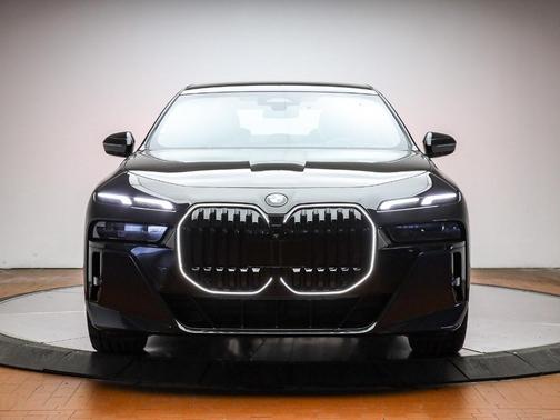 2026 BMW 740 i