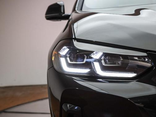 2025 BMW X4 xDrive30i