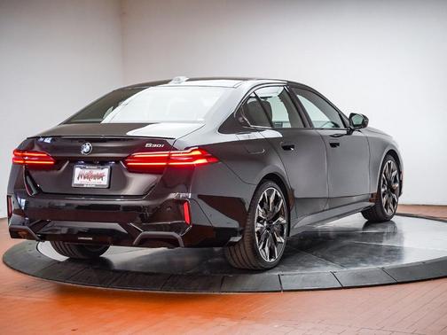 Black Sapphire Metallic 2026 BMW 530 i