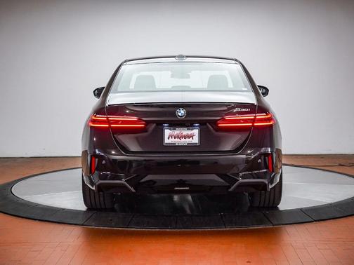 Black Sapphire Metallic 2026 BMW 530 i