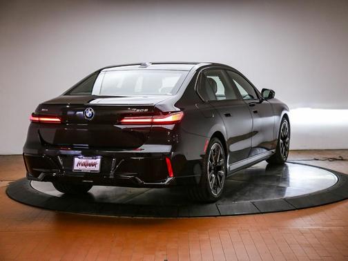 Black Sapphire Metallic 2026 BMW 750e xDrive