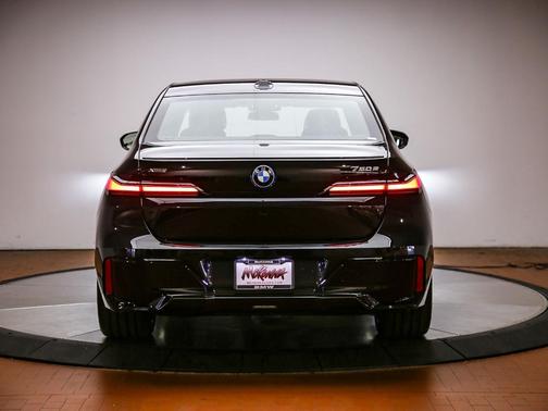 Black Sapphire Metallic 2026 BMW 750e xDrive