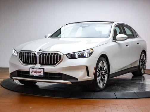 Mineral White Metallic 2025 BMW 530 i