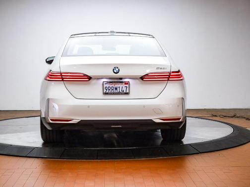 Mineral White Metallic 2025 BMW 530 i