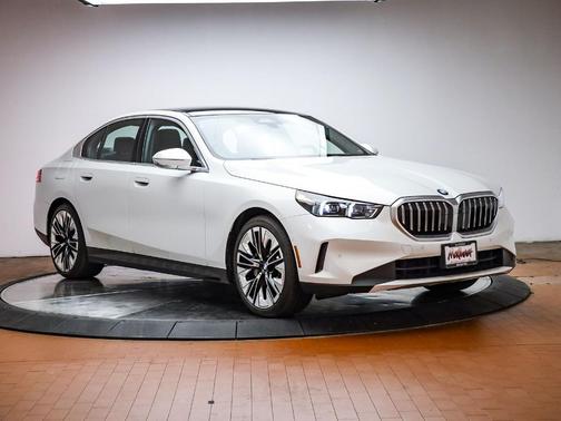 Mineral White Metallic 2025 BMW 530 i