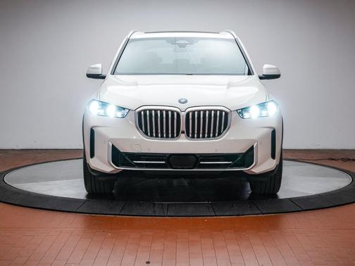 Alpine White 2025 BMW X5 PHEV xDrive50e