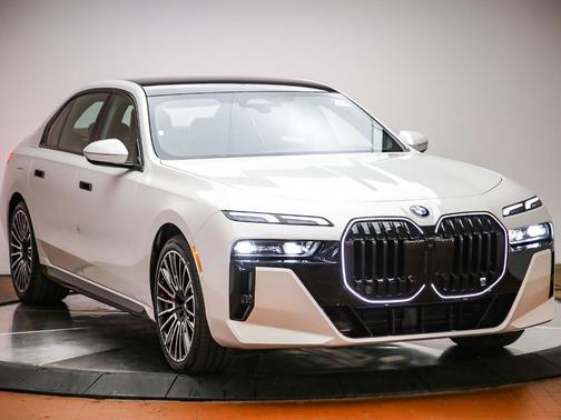 Mineral White Metallic 2026 BMW 740 i