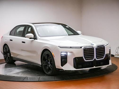 Mineral White Metallic 2027 BMW 740 i xDrive