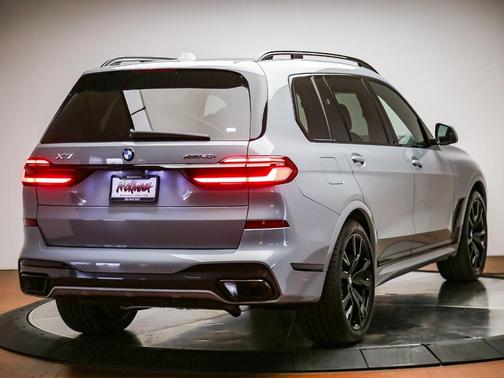 Gray Metallic 2027 BMW X7 xDrive40i