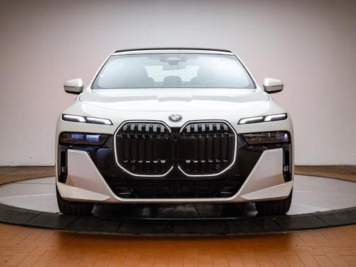 2026 BMW 740 i
