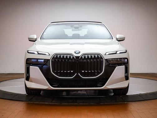2026 BMW 740 i