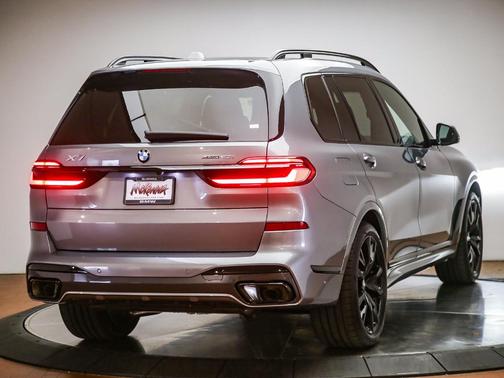 Gray Metallic 2027 BMW X7 xDrive40i