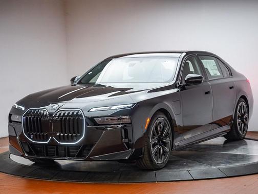 Black Sapphire Metallic 2026 BMW 750e xDrive