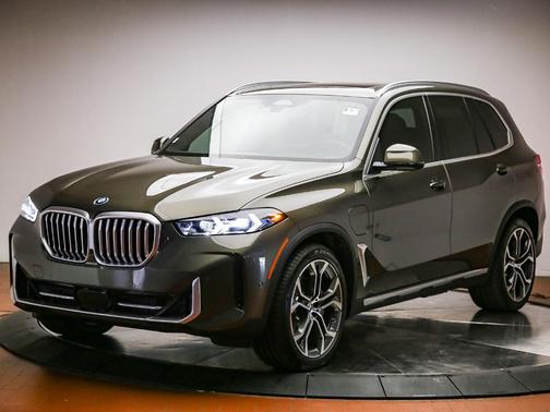 Manhattan Green Metallic 2026 BMW X5 PHEV xDrive50e
