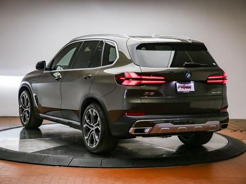 Manhattan Green Metallic 2026 BMW X5 PHEV xDrive50e