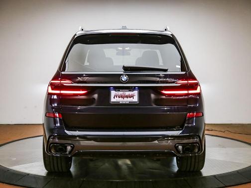 Carbon Black Metallic 2027 BMW X7 xDrive40i