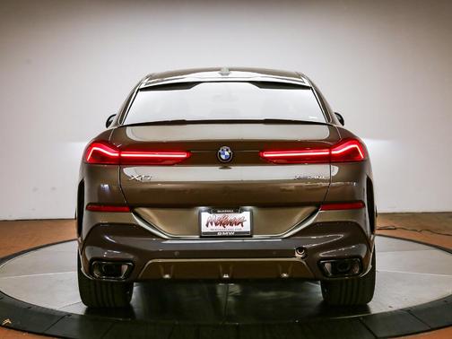 Manhattan Green Metallic 2027 BMW X6 xDrive40i