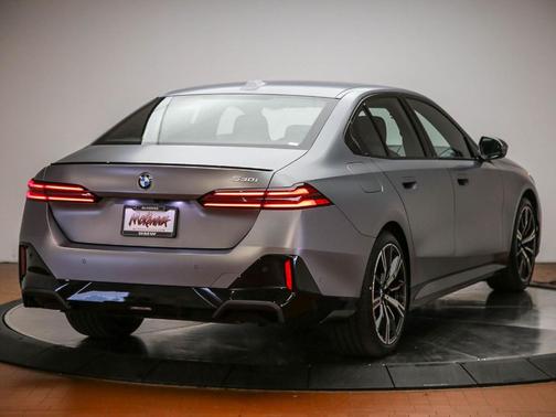 C5A 2027 BMW 530 i