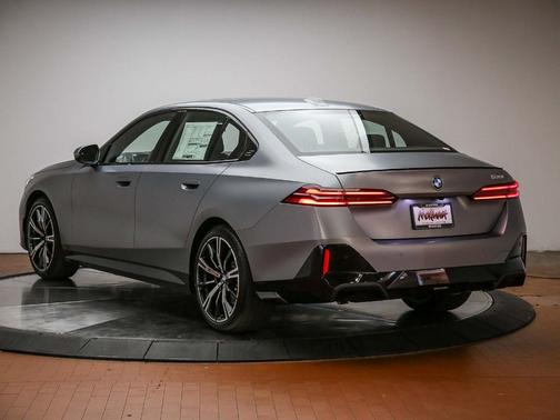 C5A 2027 BMW 530 i
