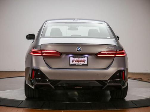 C5A 2027 BMW 530 i