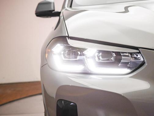 2025 BMW X4 xDrive30i