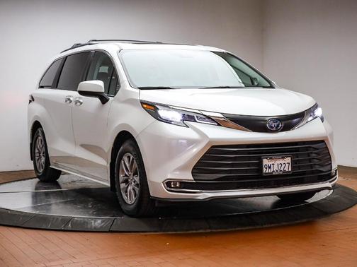 2024 Toyota Sienna XLE