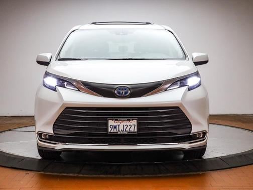 2024 Toyota Sienna XLE