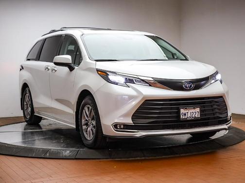 2024 Toyota Sienna XLE