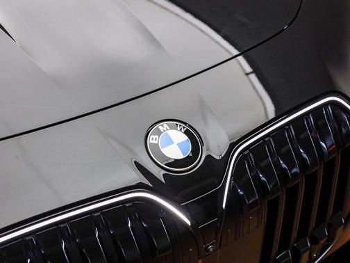 2026 BMW 740 i
