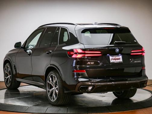 Black Sapphire Metallic 2026 BMW X5 PHEV xDrive50e