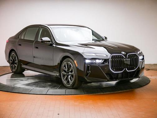 Black Sapphire Metallic 2026 BMW 740 i