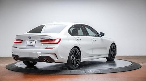 Photo 3 of 25 of 2020 BMW 330 i